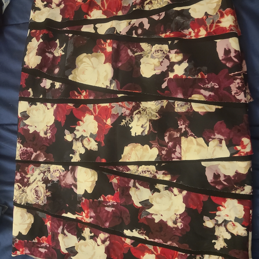 White House Black Market Floral Pencil Skirt
